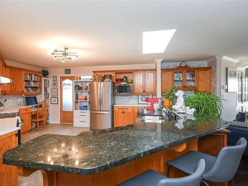 302-501 4Th St, Courtenay, BC - Indoor Photo Showing Kitchen