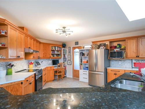 302-501 4Th St, Courtenay, BC - Indoor Photo Showing Kitchen With Double Sink