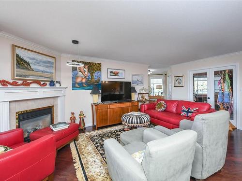 302-501 4Th St, Courtenay, BC - Indoor Photo Showing Living Room With Fireplace