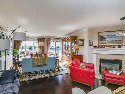 302-501 4Th St, Courtenay, BC - Indoor Photo Showing Living Room With Fireplace