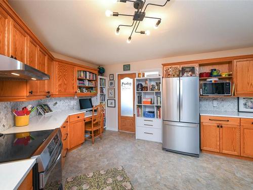 302-501 4Th St, Courtenay, BC - Indoor Photo Showing Kitchen