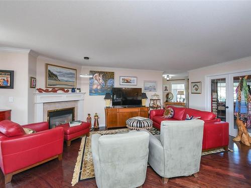 302-501 4Th St, Courtenay, BC - Indoor Photo Showing Living Room With Fireplace