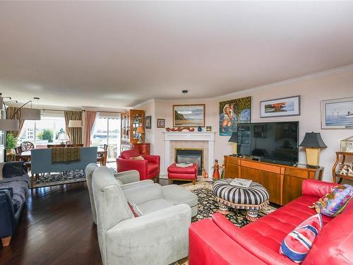 302-501 4Th St, Courtenay, BC - Indoor Photo Showing Living Room With Fireplace