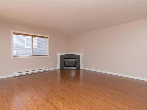 5994 Rockridge Rd, Duncan, BC - Indoor Photo Showing Living Room With Fireplace