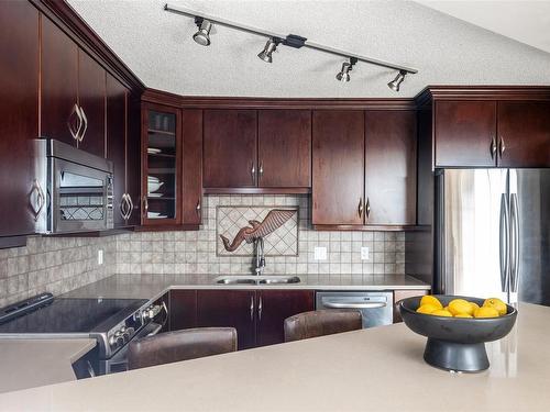 504-225 Belleville St, Victoria, BC - Indoor Photo Showing Kitchen With Double Sink