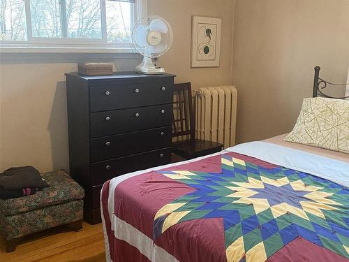 836 First Street S, Kenora, ON - Indoor Photo Showing Bedroom