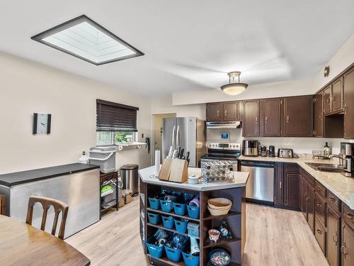 130 Heather Street, Kamloops, BC - Indoor Photo Showing Kitchen