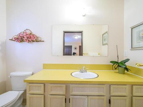 670 Arbutus Street, Kamloops, BC - Indoor Photo Showing Bathroom