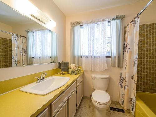 670 Arbutus Street, Kamloops, BC - Indoor Photo Showing Bathroom