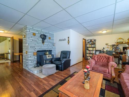 670 Arbutus Street, Kamloops, BC - Indoor Photo Showing Living Room With Fireplace