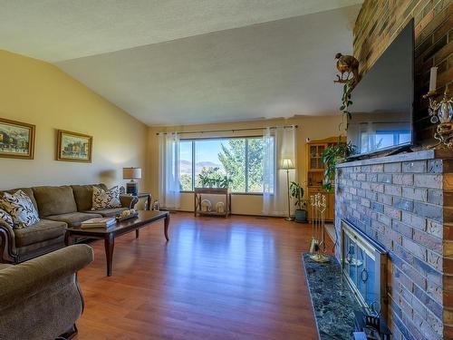 670 Arbutus Street, Kamloops, BC - Indoor Photo Showing Living Room With Fireplace