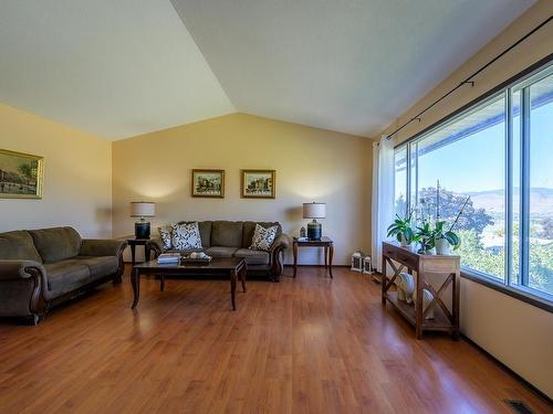 670 Arbutus Street, Kamloops, BC - Indoor Photo Showing Living Room