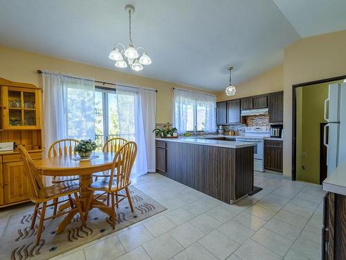 670 Arbutus Street, Kamloops, BC - Indoor Photo Showing Dining Room