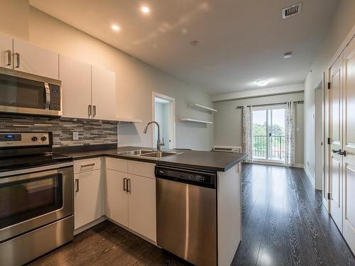 522-5170 Dallas Drive, Kamloops, BC - Indoor Photo Showing Kitchen With Double Sink