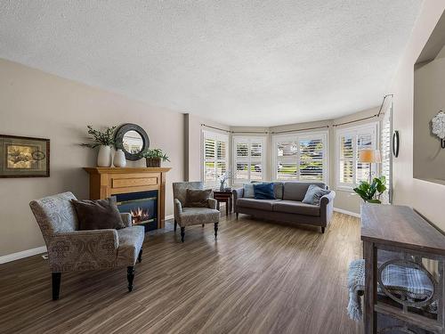 292 Chancellor Drive, Kamloops, BC - Indoor Photo Showing Kitchen With Double Sink