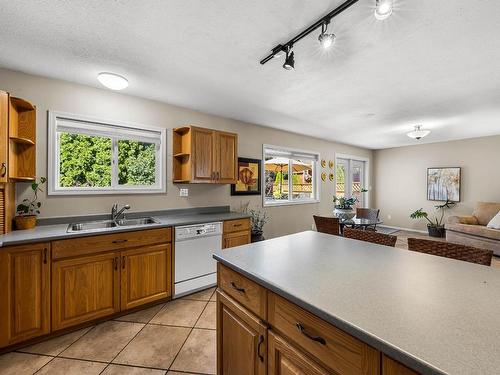 292 Chancellor Drive, Kamloops, BC - Indoor Photo Showing Kitchen With Double Sink