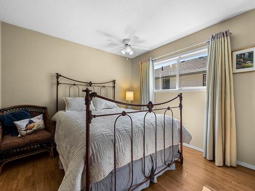 292 Chancellor Drive, Kamloops, BC - Indoor Photo Showing Bedroom