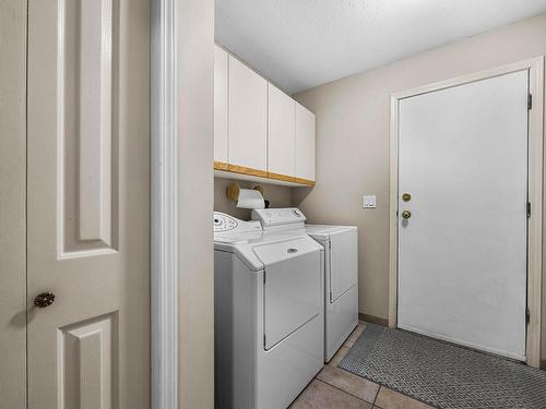 292 Chancellor Drive, Kamloops, BC - Indoor Photo Showing Laundry Room