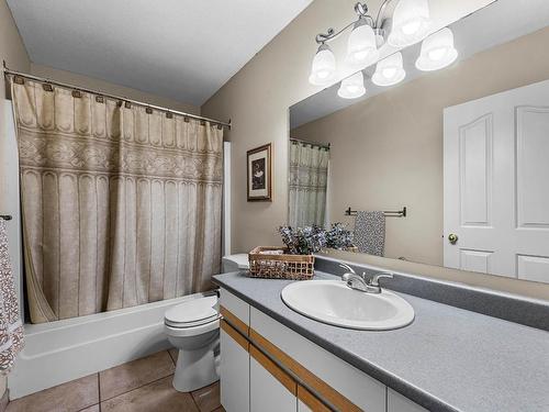 292 Chancellor Drive, Kamloops, BC - Indoor Photo Showing Bathroom