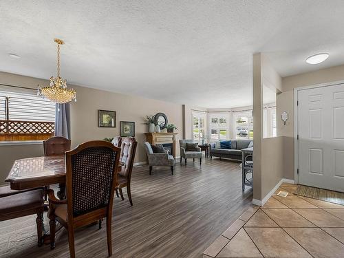 292 Chancellor Drive, Kamloops, BC - Indoor Photo Showing Dining Room