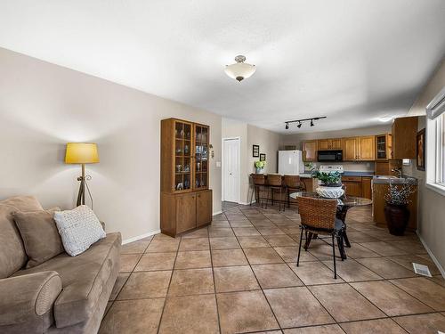 292 Chancellor Drive, Kamloops, BC - Indoor Photo Showing Living Room With Fireplace