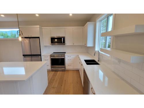 234 Murtle Cres, Clearwater, BC - Indoor Photo Showing Kitchen With Double Sink