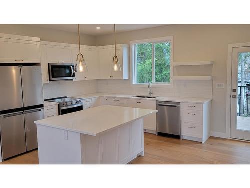 234 Murtle Cres, Clearwater, BC - Indoor Photo Showing Kitchen