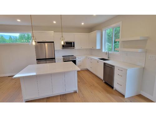 234 Murtle Cres, Clearwater, BC - Indoor Photo Showing Kitchen With Double Sink