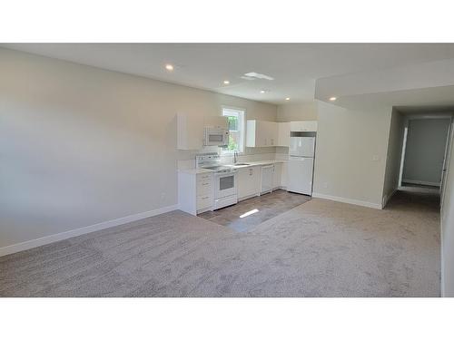 234 Murtle Cres, Clearwater, BC - Indoor Photo Showing Kitchen