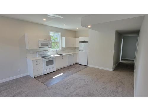 234 Murtle Cres, Clearwater, BC - Indoor Photo Showing Kitchen