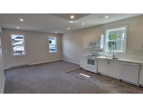 234 Murtle Cres, Clearwater, BC - Indoor Photo Showing Kitchen