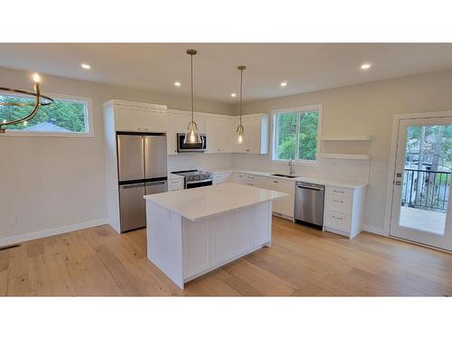 234 Murtle Cres, Clearwater, BC - Indoor Photo Showing Kitchen With Upgraded Kitchen