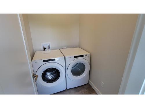 234 Murtle Cres, Clearwater, BC - Indoor Photo Showing Laundry Room