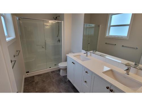 234 Murtle Cres, Clearwater, BC - Indoor Photo Showing Bathroom