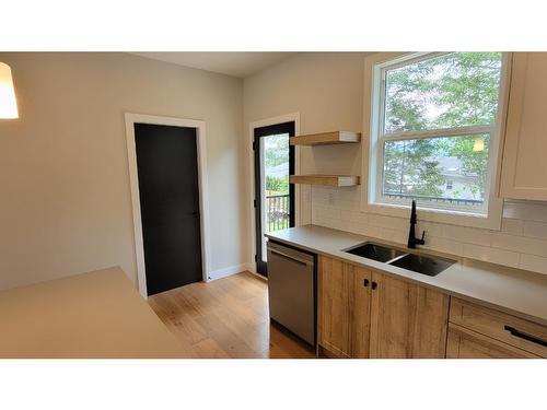 237 Murtle Road, Clearwater, BC - Indoor Photo Showing Kitchen With Double Sink