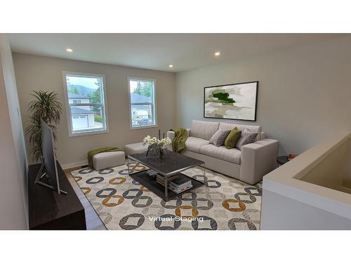 237 Murtle Road, Clearwater, BC - Indoor Photo Showing Living Room