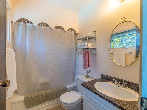 357 Gibraltar Crt, Kamloops, BC - Indoor Photo Showing Bathroom