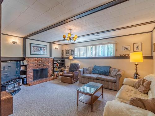 357 Gibraltar Crt, Kamloops, BC - Indoor Photo Showing Living Room With Fireplace