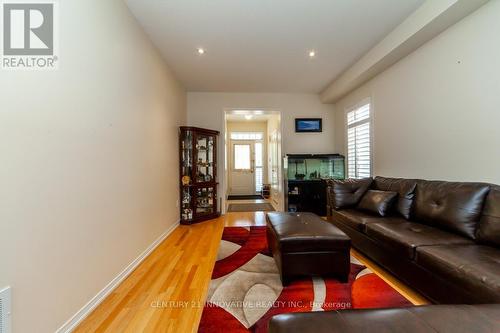 94 Creekland Avenue, Whitchurch-Stouffville (Stouffville), ON - Indoor Photo Showing Living Room