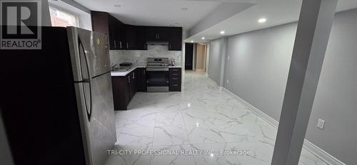 4 Snowdrift Trail, Brampton, ON - Indoor Photo Showing Kitchen