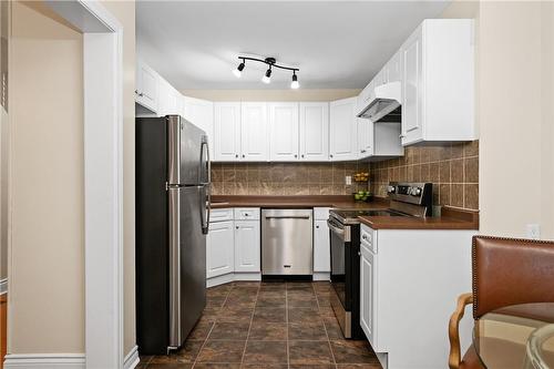 2301 Cavendish Drive|Unit #118, Burlington, ON - Indoor Photo Showing Kitchen With Stainless Steel Kitchen