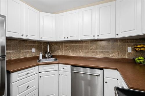 2301 Cavendish Drive|Unit #118, Burlington, ON - Indoor Photo Showing Kitchen