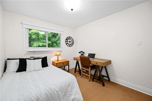 2301 Cavendish Drive|Unit #118, Burlington, ON - Indoor Photo Showing Bedroom