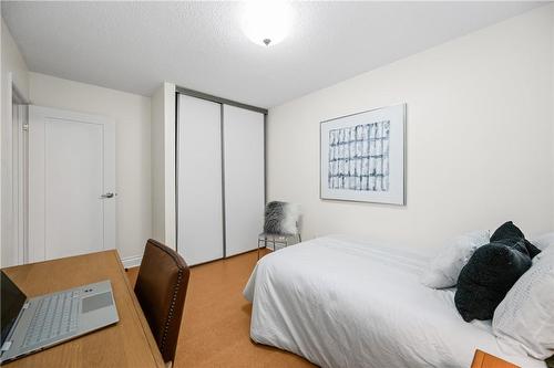 2301 Cavendish Drive|Unit #118, Burlington, ON - Indoor Photo Showing Bedroom