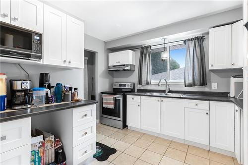 6757 Dawson Street, Niagara Falls, ON - Indoor Photo Showing Kitchen With Double Sink