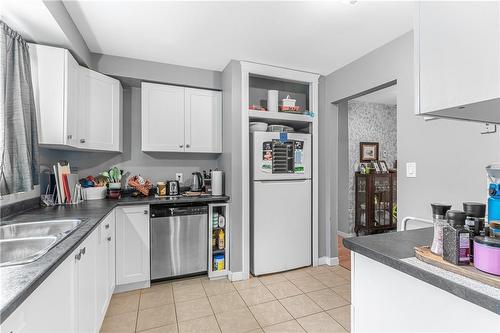 6757 Dawson Street, Niagara Falls, ON - Indoor Photo Showing Kitchen