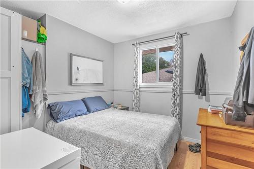 6757 Dawson Street, Niagara Falls, ON - Indoor Photo Showing Bedroom