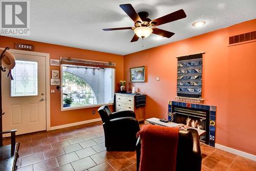 6422 Mack Road, Peachland, BC - Indoor