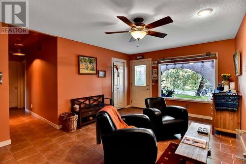 6422 Mack Road, Peachland, BC - Indoor