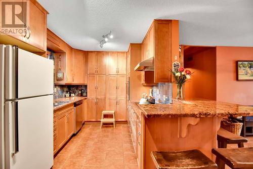 6422 Mack Road, Peachland, BC - Indoor Photo Showing Kitchen